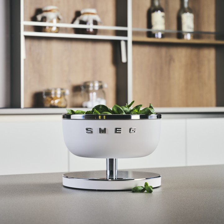 SMEG svarstyklės KSC01WHMWW, (balta matinė)  | 2