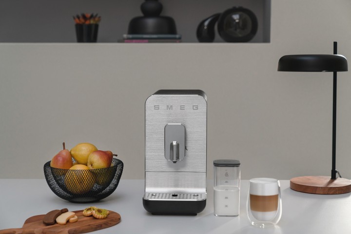 SMEG kavos virimo aparatas matinė juoda | 2