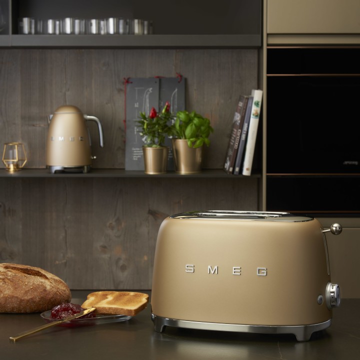 SMEG skrudintuvas matinė šampano | 2