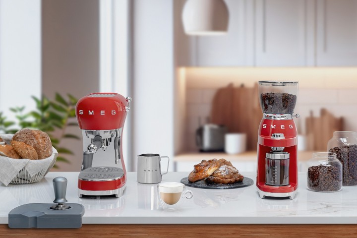 SMEG kavos virimo aparatas ECF02RDEU | 2