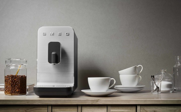 SMEG kavos virimo aparatas matinė juoda | 2