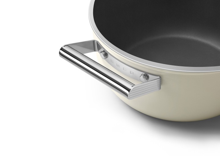 SMEG puodas su dangčiu, kreminės spalvos Ø 24 cm, 5,4 l | 4