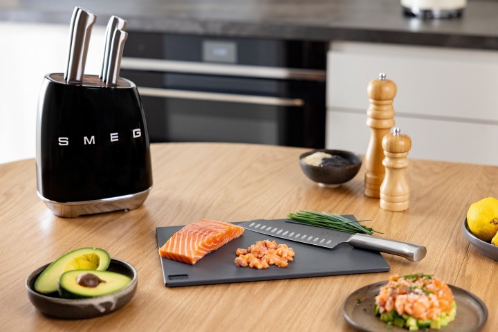 SMEG peilių rinkinys su stovu KBSF02BL, 7 dalys | 2