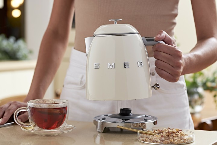 SMEG elektrinis virdulys, 800 ml KLF05CREU | 2