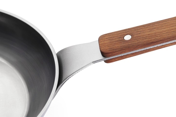 WOLL pusiau gili geležinė keptuvė "Carbon steel" Ø 28 cm | 6
