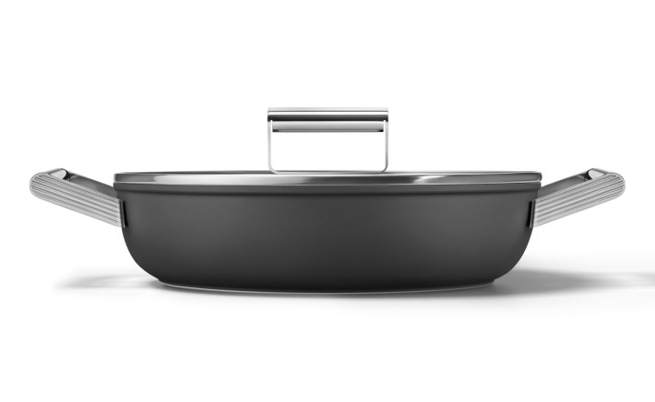 SMEG troškintuvas su dangčiu, juodos spalvos Ø 28 cm, 3,7 l | 1