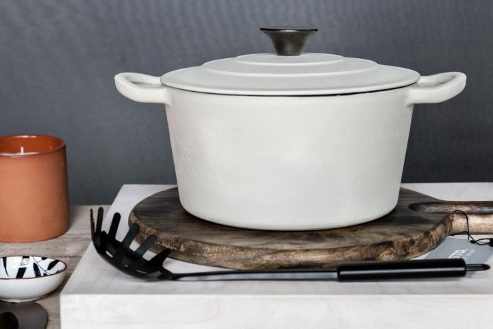 GUSTA ketaus troškintuvas su dangčiu, baltas, Ø 24 cm 3,9 l | 3
